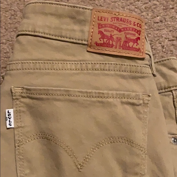 Khaki Levi’s - Picture 2 of 4